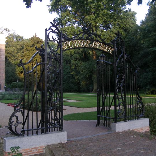 Goudestein, grote hekwerk aan de Vechtzijde