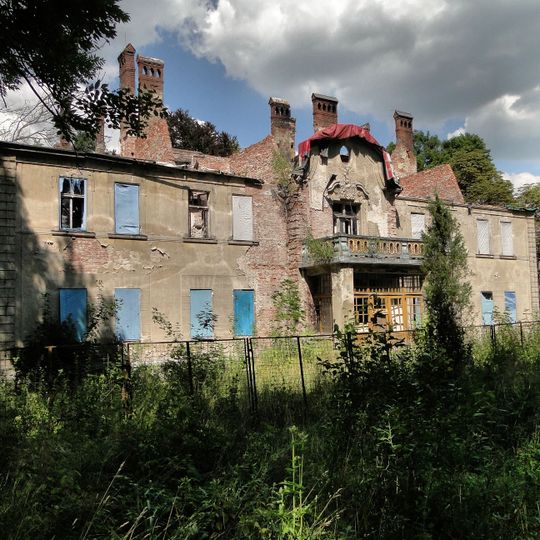 Palace in Lesięcin