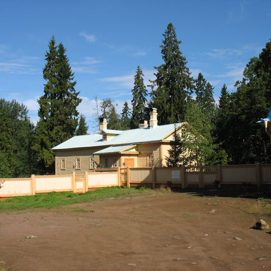 Корпус келейный у дороги