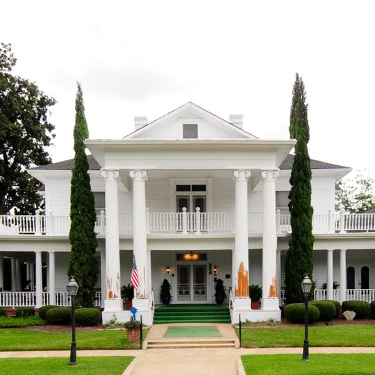 Leesville College Historic District
