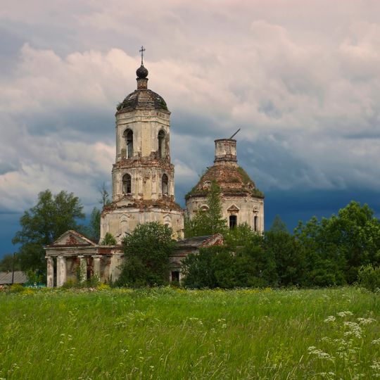 Благовещенская церковь с живописью и иконостасом