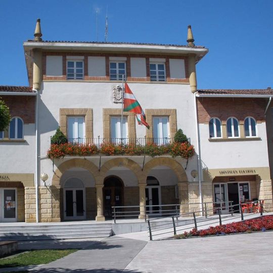 Casa consistorial de Lezama