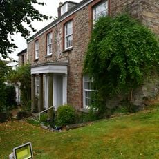 4 and 5, Church Square