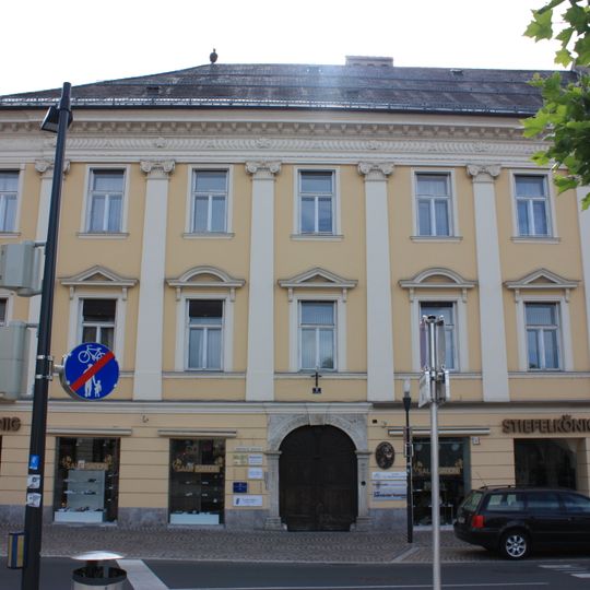 Bürgerhaus, Wohn- und Geschäftshaus, ehem. Tschernitz-Haus