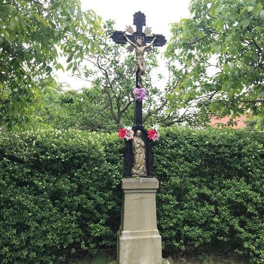 Kříž u domu čp. 185 v Hartvíkovicích