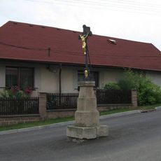 Boží muka na křižovatce komunikací před OÚ Mnichovice