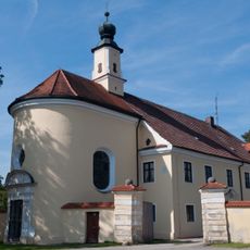 Schloss mit Stadel und Kapelle