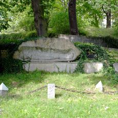 Pomník turnerům padlým v 1. světové válce v Husových sadech v Sokolově