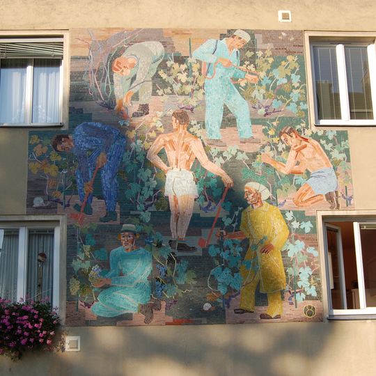 Kunst-am-Bau, Figuren und Keramikreliefs