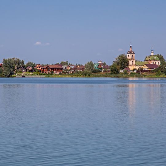 Arkhiyereyskoye Lake