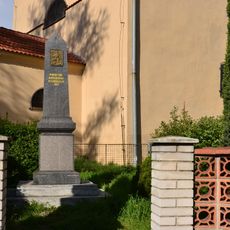 Pomník osvobození u kostela v Droužkovicích