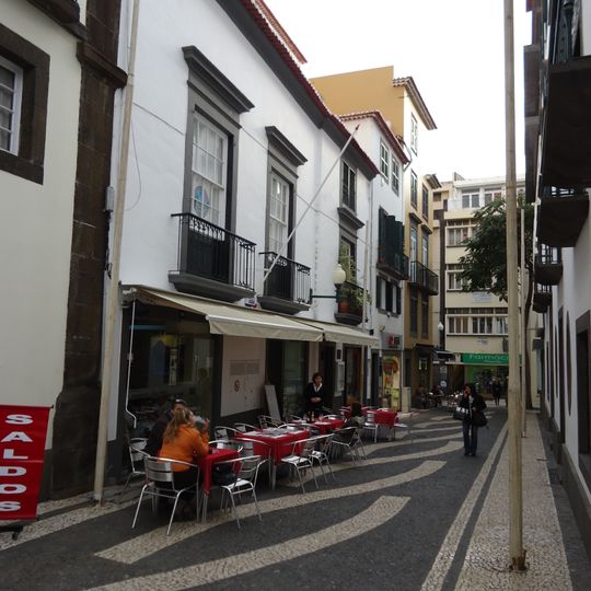 Edifício na rua do Bispo, n.º 10