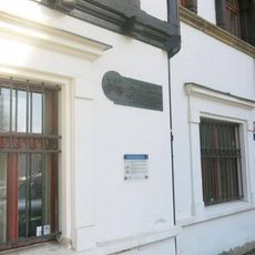 Pamětní deska prvního automobilu v Českých zemích v Liberci