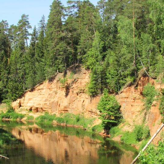 Neļķu klintis un alas