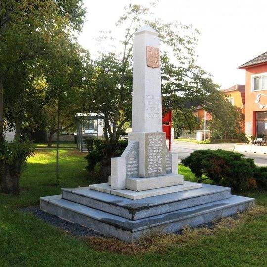 Pomník padlým v Chrástu u Tišic