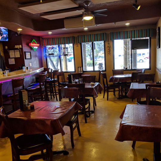 Poco & Moms Cantina