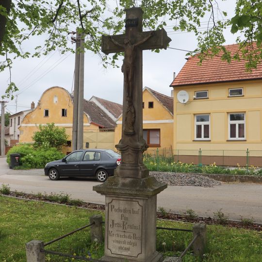 Kříž ve Lhoticích
