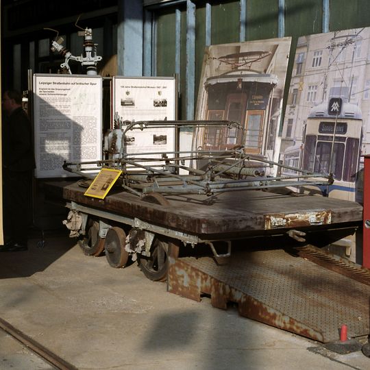 Historischer Straßenbahnwagen Georg-Schumann-Straße 244–246