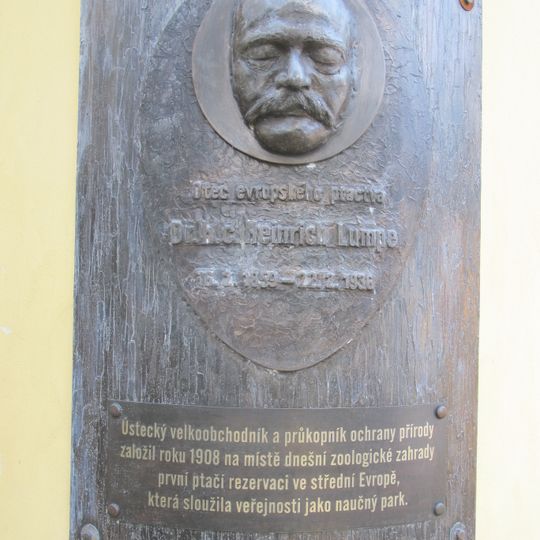 Pamětní deska Heinricha Lumpeho v Zoo Ústí nad Labem