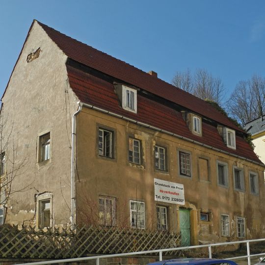 Wohnhaus in offener Bebauung Schulstraße 5