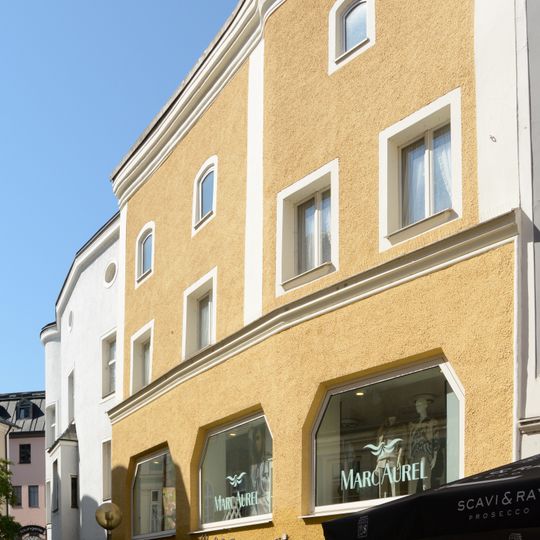 Wohn- und Geschäftshaus