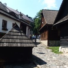 Dům čp. 105 se studnou