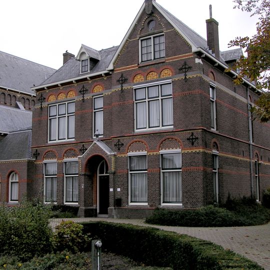 Pastorie, onderdeel van het kerkcomplex 'Sint Cornelius'.