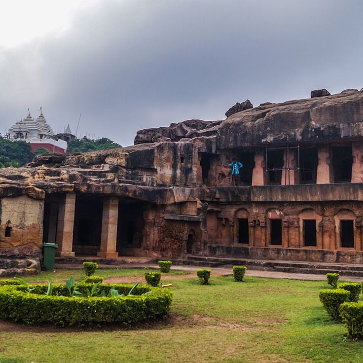 Udayagiri ve Khandagiri Mağaraları