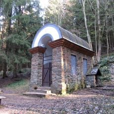 Kaple u Holubí studánky v Lázech u cesty na Hušák