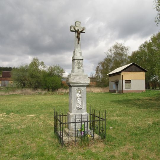 Kříž u Milkova na rozcestí k farmě