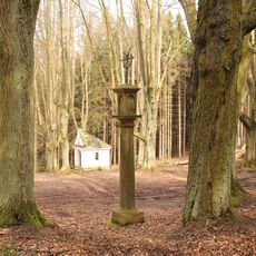 Boží muka severně od Bludova v lese