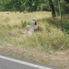 Smírčí kříž u silnice jižně od Květnova