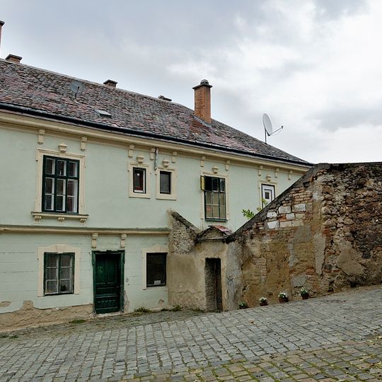 Haus u. Verbindungsmauer