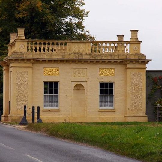 Buckingham Lodges, West Lodge