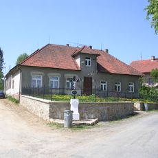 Kříž u křižovatky v Mezilesí