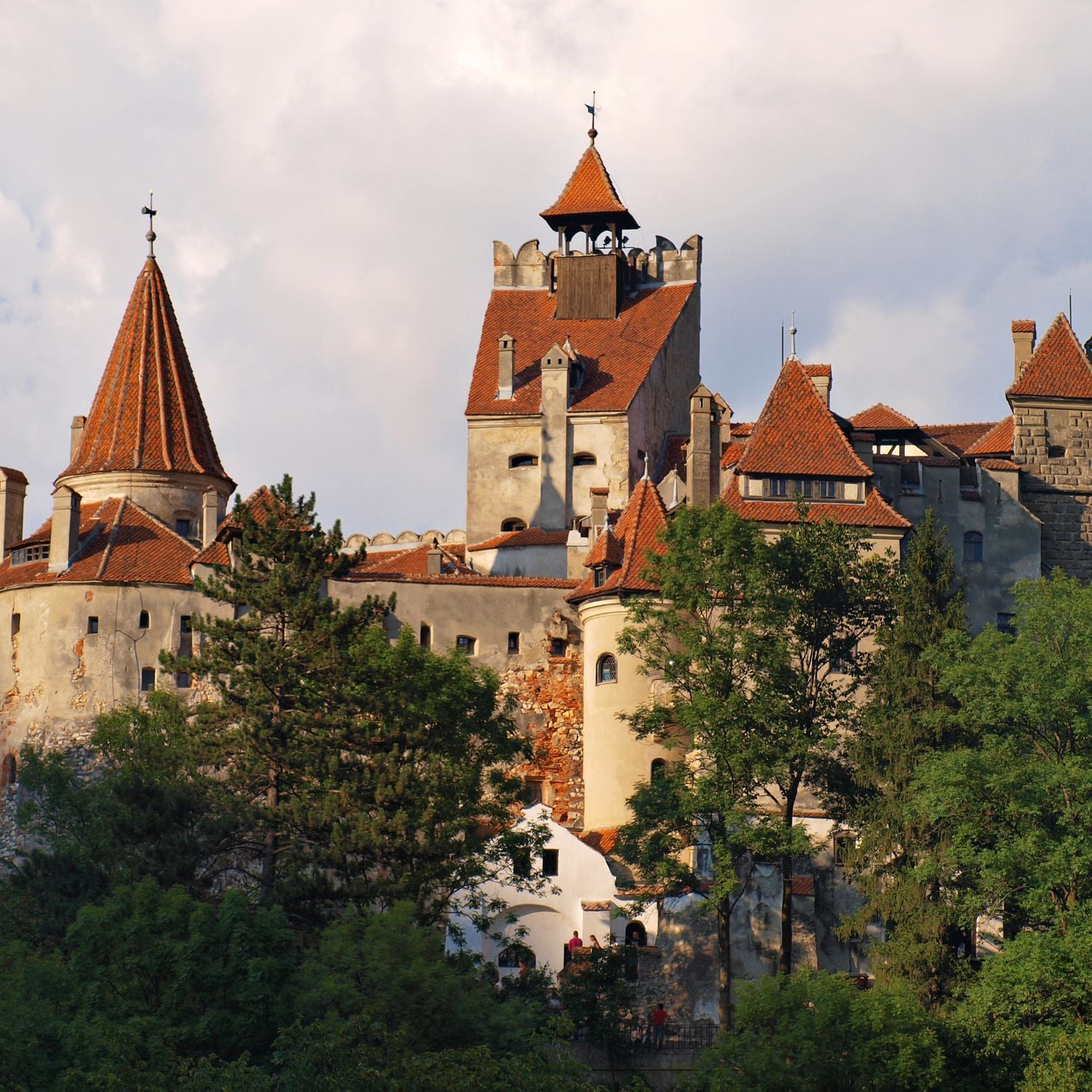 What to see in Romania: medieval towns, Transylvania castles, painted ...