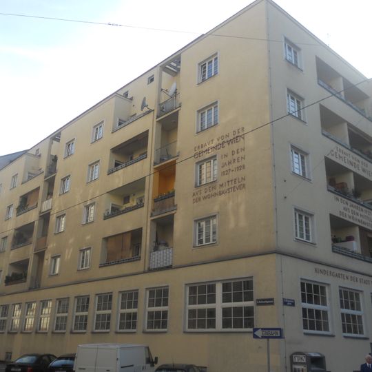 Wohnhausanlage Klopsteinplatz 6