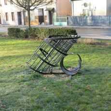 Kovová plastika v parku v Sobotecké ulici v Turnově