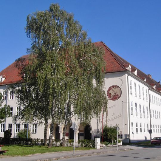 Volks- und Mittelschule Punzerstraße