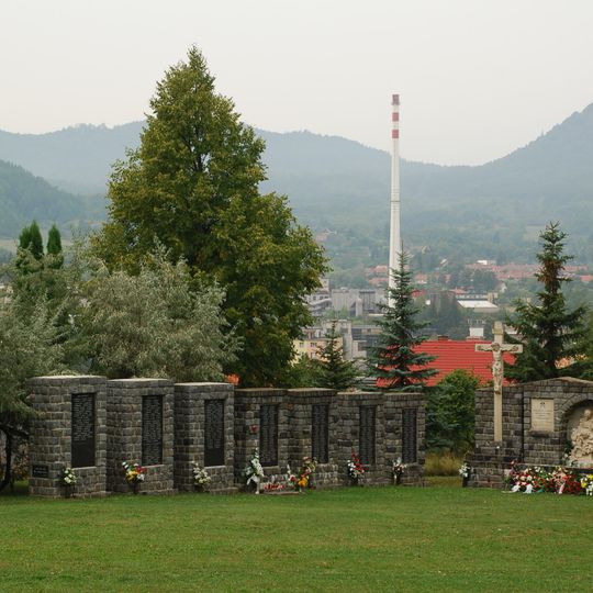 Pamätník obetiam bans. nešťastí, pilier s tabuľou pamätnou IV.