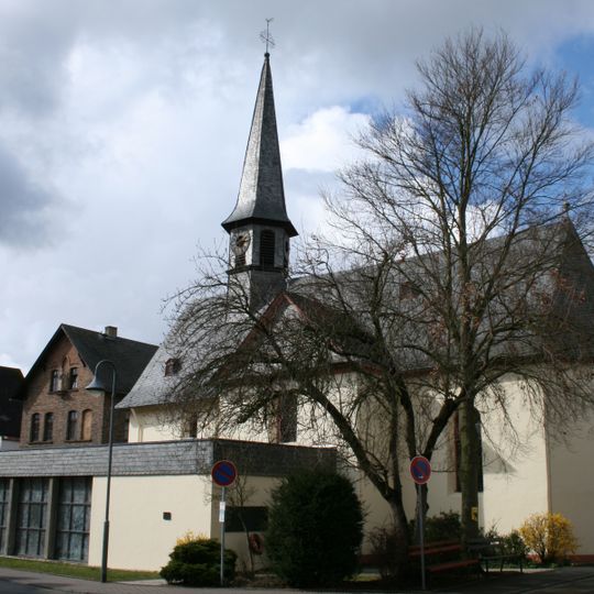 Kath. Pfarrkirche St. Georg und Pfarrhaus