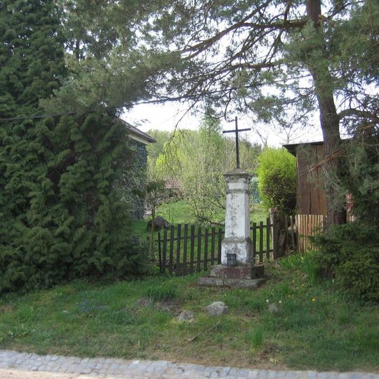 Kříž naproti zastávce autobusu v Libovicích