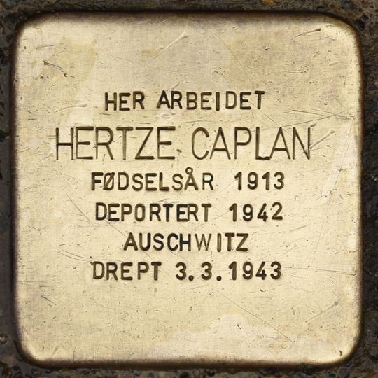 Stolperstein en memoria de Hertze Caplan