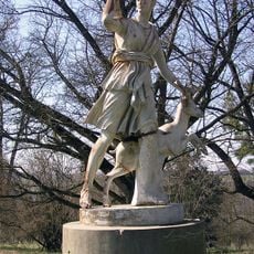 Socha Diany v zámeckém parku v Bojkovicích