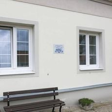 Pamětní deska Bernarda Blocha v ulici Sídliště Družba v Dubí