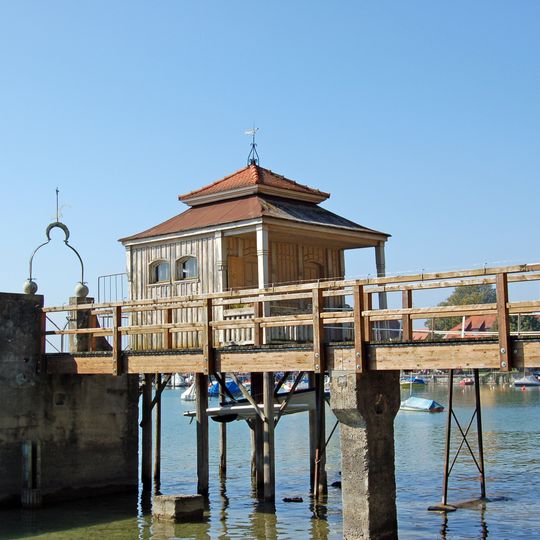 Schiffsanlegeplatz, Badehaus