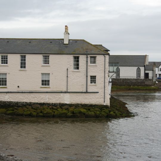 Sea Breeze With Sea Wall, 9 Main Street, Isle Of Whithorn