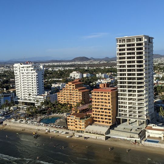 Costa de Oro Beach Hotel
