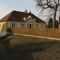 Špitál se sochou svatého Jana Nepomuckého