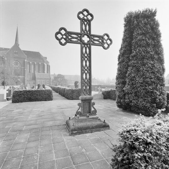 Cast iron cross in Wagenberg